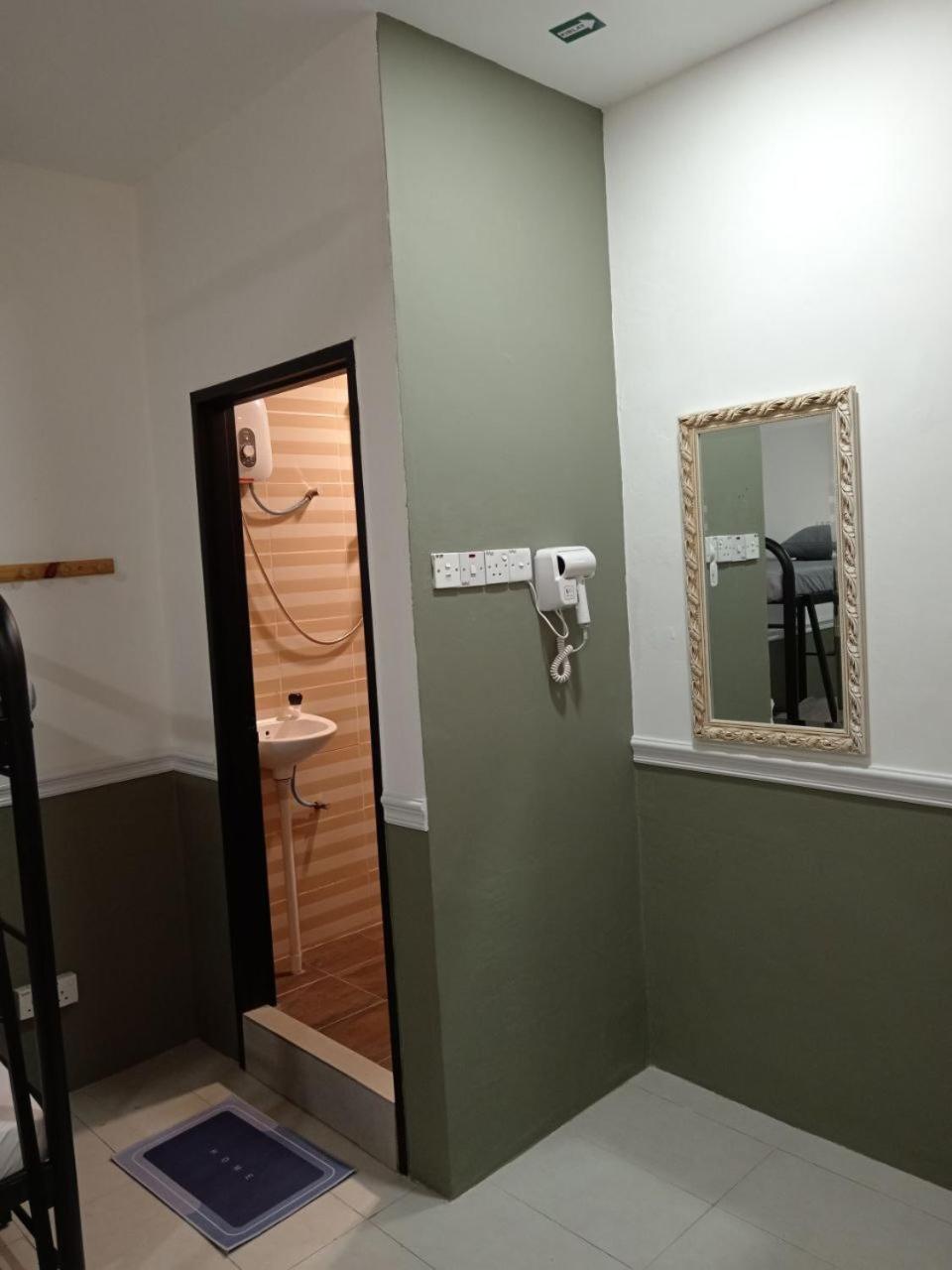 Hotel Seri Intan Tampin Habitación foto
